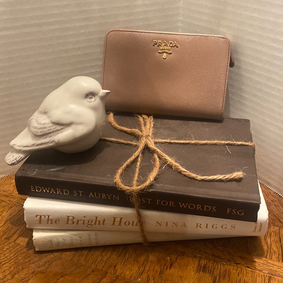 💯 AUTH. Prada beige small zippy wallet - Picture 1 of 14